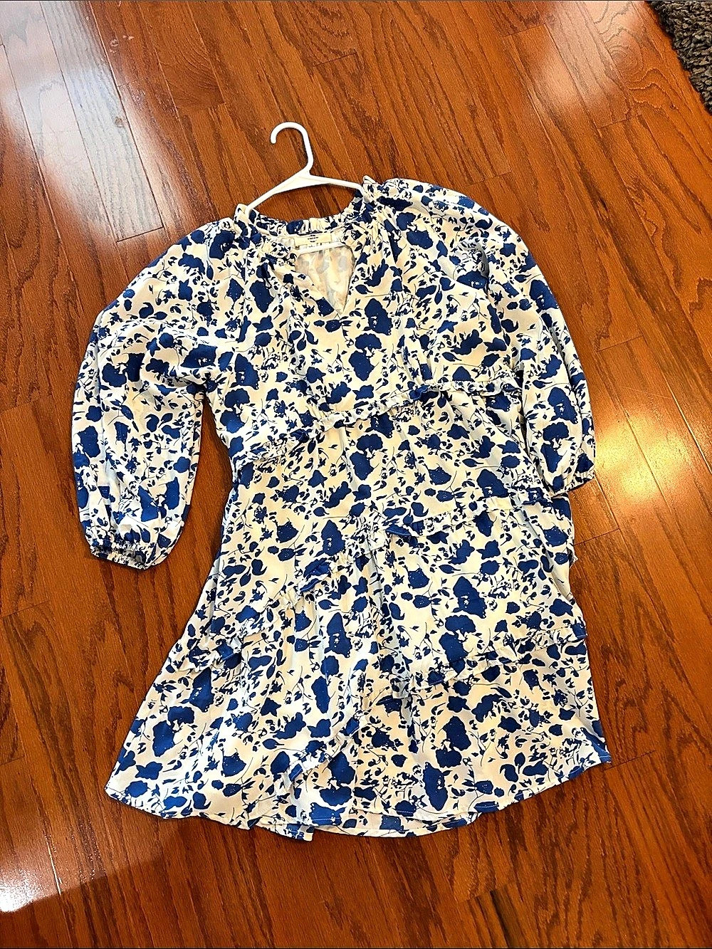 entro Abstract Mini Dress in Blue & Cream Size Large